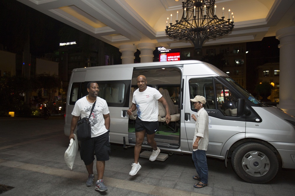 Mike Tyson vừa chính thức đặt chân tới TP.HCM.