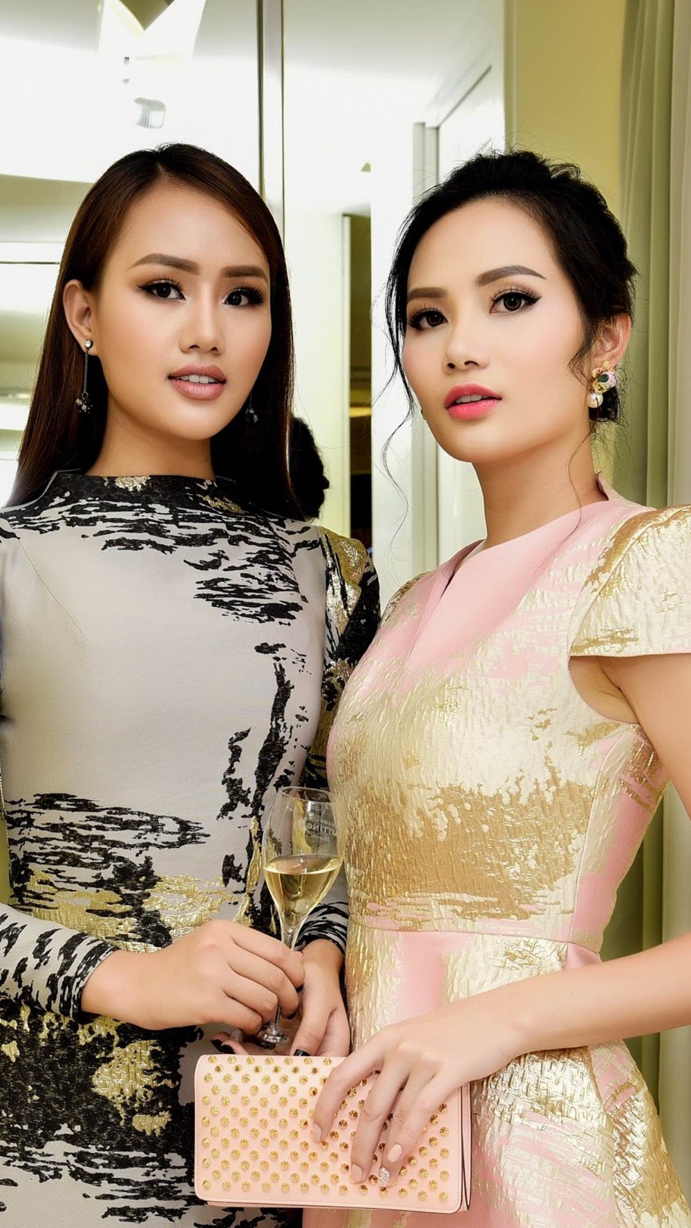 Lâm Thùy Anh cùng Diệu Linh - Hoa hậu Du Lịch Đông Nam Á. Lâm Thùy Anh cùng Diệu Linh - Hoa hậu Du Lịch Đông Nam Á. Lâm Thùy Anh luôn trung thành với phong cách sang trọng. Hình ảnh của cô ngày càng đa dạng, không còn bó hẹp trong hình ảnh của một Á hậu “xinh xinh, dễ thương” trước kia nữa.