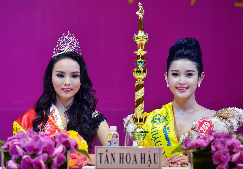 Kỳ Duyên - Huyền My và câu chuyện sức nặng danh hiệu - 6 Những sự việc này một lần nữa khẳng định, khi đăng quang ngôi vị sắc đẹp, ngoài danh hiệu và quyền lợi đi cùng, các người đẹp cần ý thức rõ trách nhiệm, sứ mệnh phải giữ gìn hình ảnh đẹp sao cho xứng đáng với kì vọng của công chúng.