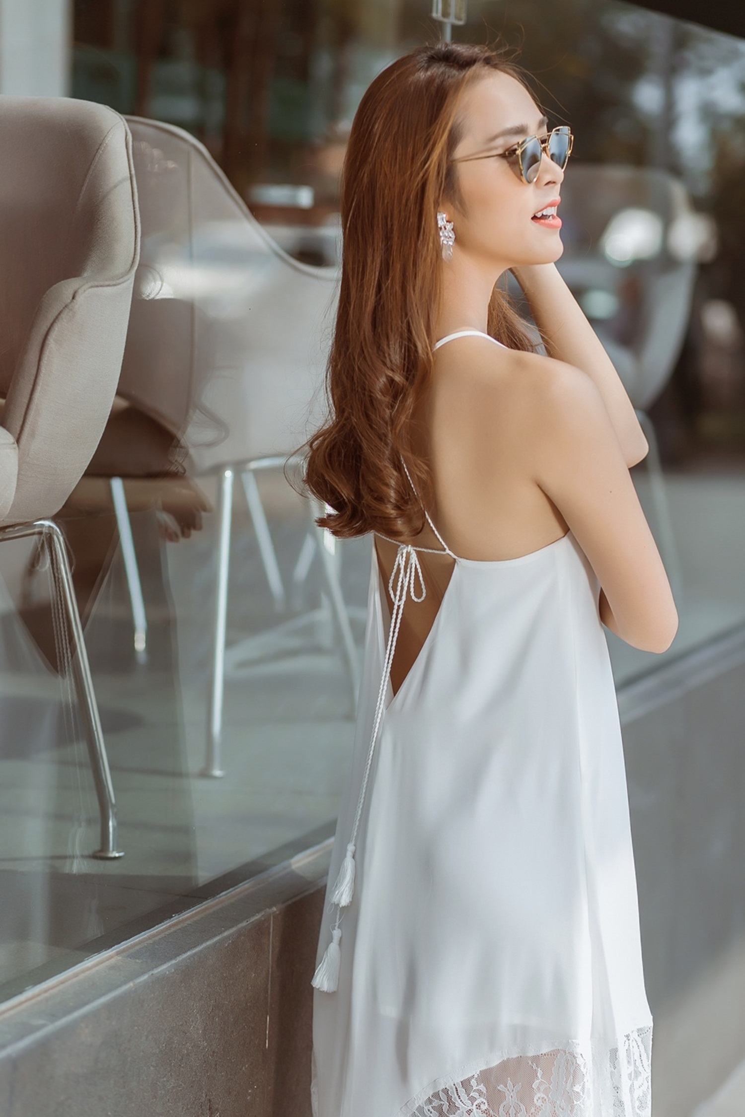 Diện váy yếm dạo phố, Diệp Bảo Ngọc lộ lưng trần gợi cảm - 3 Diện váy yếm dạo phố, Diệp Bảo Ngọc lộ lưng trần gợi cảm - 3