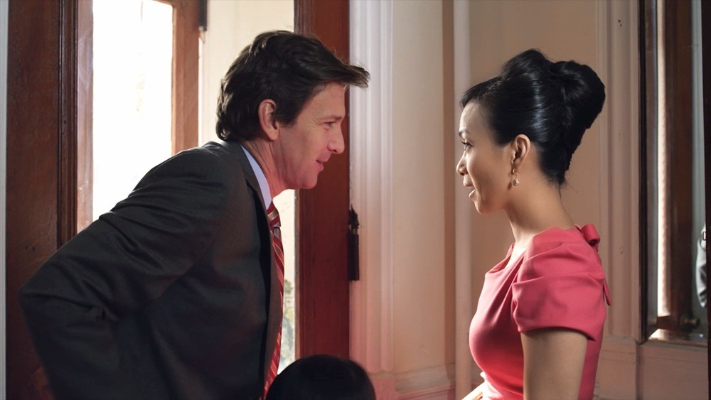 Hà Phương hé lộ cảnh quay tình tứ bên nam tài tử Hollywood - 2 Những hình ảnh đầu tiên trong bộ phim của Hà Phương bên cạnh nam chính Andrew McCarthy vừa được tiết lộ đã gây tò mò, thu hút sự quan tâm của khán giả, những người yêu điện ảnh.