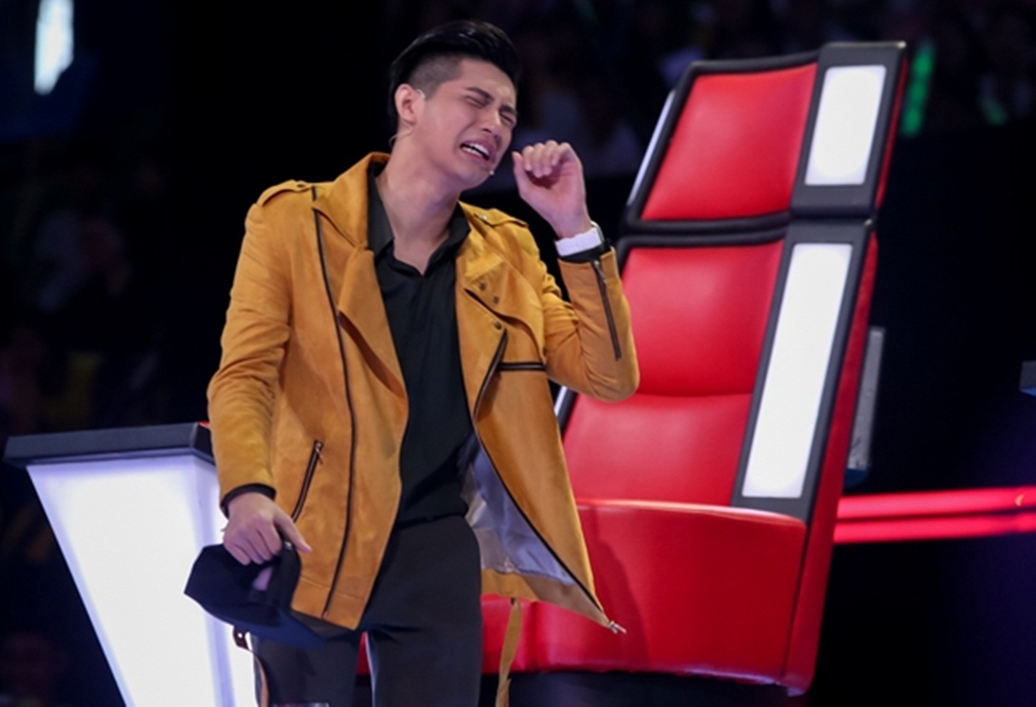 Những khoảnh khắc “bá đạo” của Noo Phước Thịnh tại The Voice Kids - 5 Noo mừng phát khóc khi bé Khánh Ngọc chọn về đội mình.