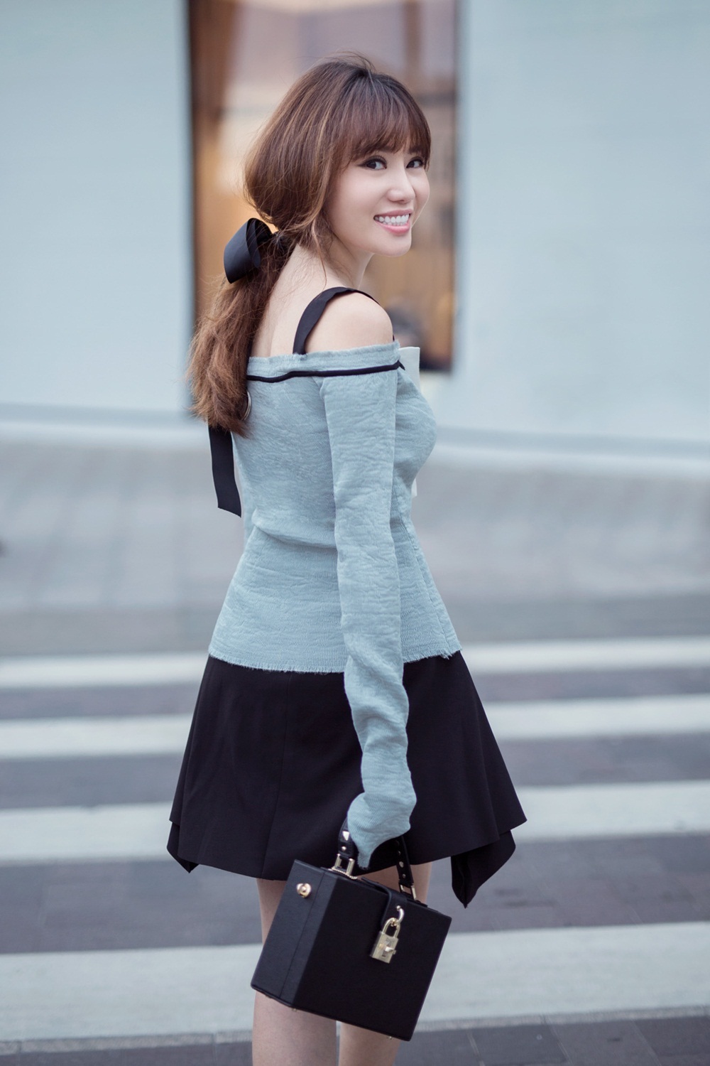 Được biết, đam mê hội họa đến với Amanda Huỳnh từ khi cô còn rất nhỏ. Người đẹp sở hữu trên dưới 120 bức sơn dầu lớn, hơn 200 bức tranh màu nước và khoảng 350 tranh ký họa. Tranh cô vẽ được treo trang trọng tại các triển lãm lớn ở Paris, Dubai.