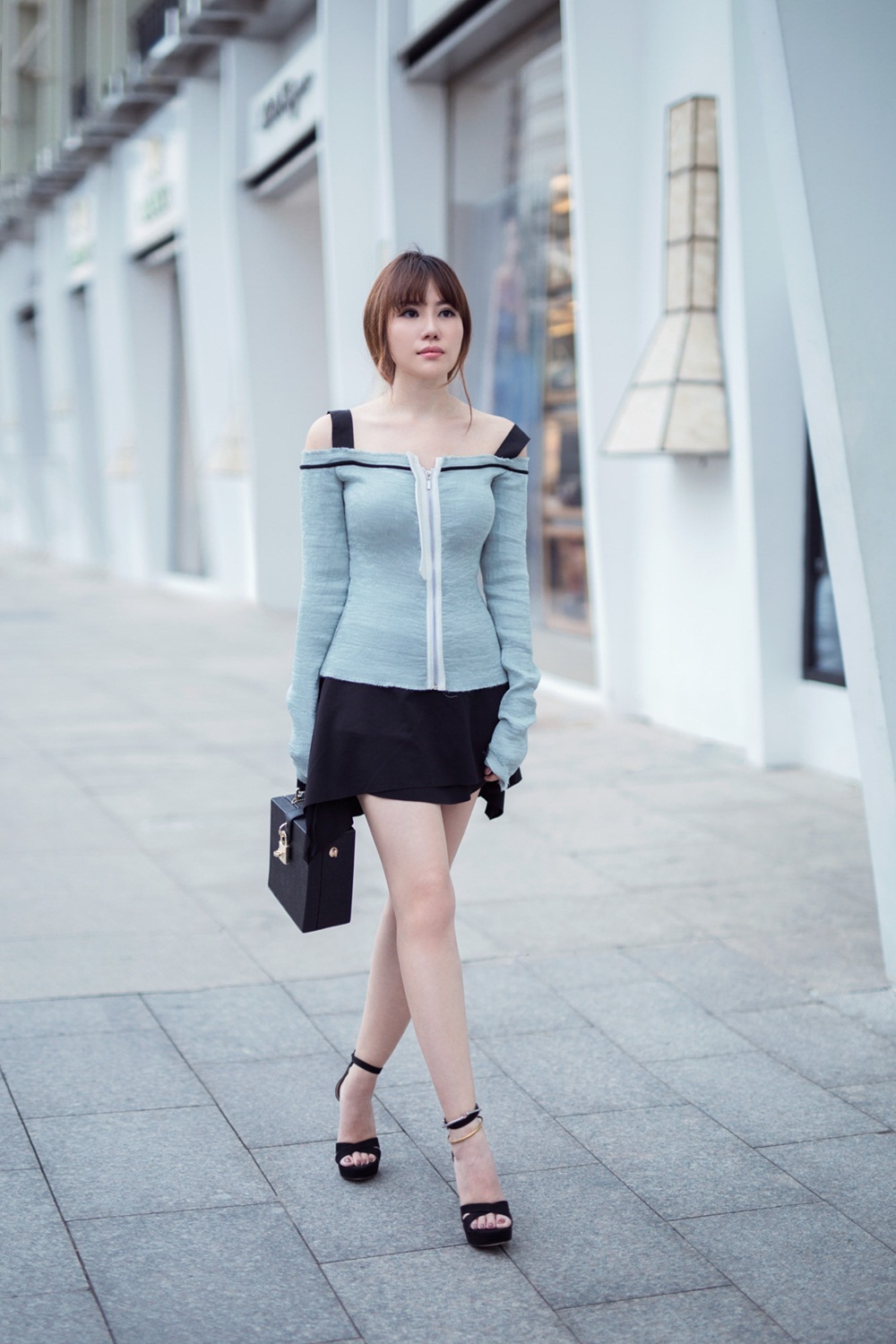 Mới đây, cô vừa cho ra mắt quyển sách “Lam” là tác phẩm đầu tay của cô. Trong quyển tản văn, truyện ngắn đầu tay này, đi kèm với mỗi câu chuyện là 44 bức tranh sơn dầu, màu nước được người đẹp vẽ từ năm 2011. Nội dung cuốn sách bao gồm nhiều truyện ngắn, tản văn, tranh vẽ không có khởi đầu, không có kết thúc cũng như những câu chuyện về tình yêu, suy nghĩ, hoàn cảnh sống đầy màu sắc phong phú của du học sinh Việt nơi xứ người. Tác phẩm đã được nhiều ngôi sao trong làng giải trí Việt chia sẻ trên mạng xã hội.