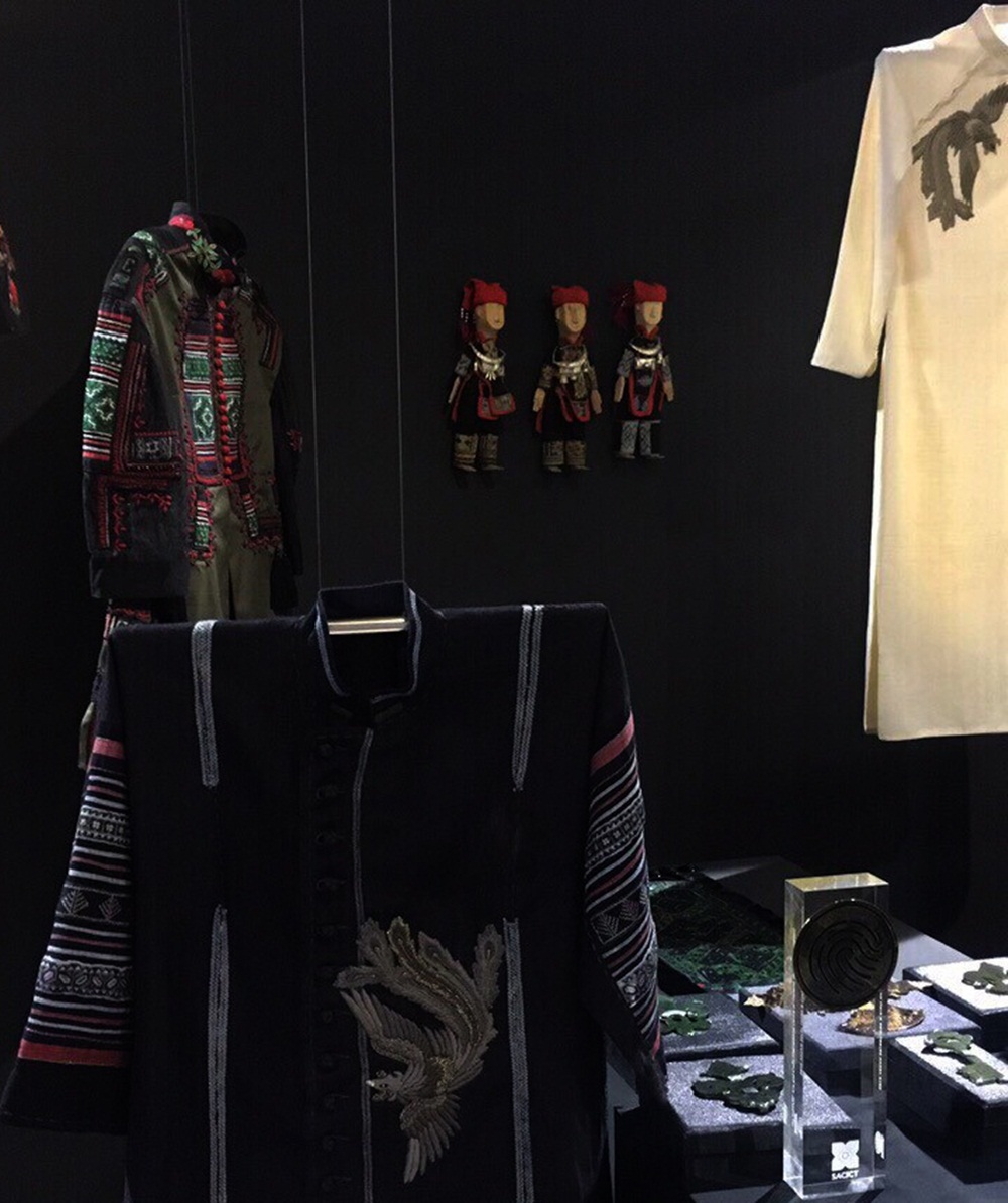 Sáng tạo của NTK Minh Hạnh.