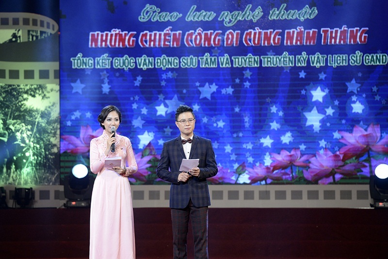 
MC Lê Anh và MC Mỹ Vân đảm nhiệm vai trò dẫn dắt chương trình.
