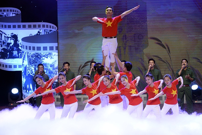 Tiết mục Mãi mãi tuổi 20.