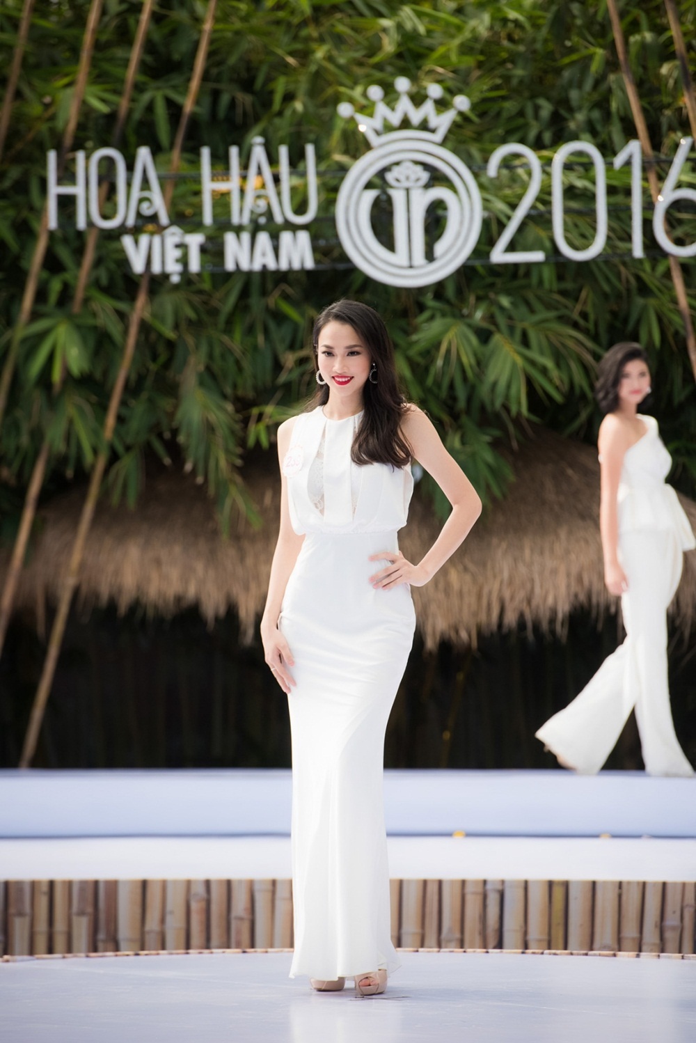 Những thí sinh Hoa hậu Việt Nam “siêu” ngoại ngữ - 5