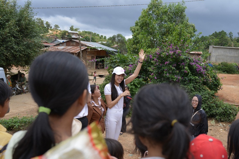 Vì thế, Lệ Hằng quyết định lên kế hoạch kêu gọi quyên góp thêm chí phí nhằm sửa chửa nhà vệ sinh và lắp đặt hệ thống lọc nước tại trường mẫu giáo, xe tập đi cho những em bị yếu chân.