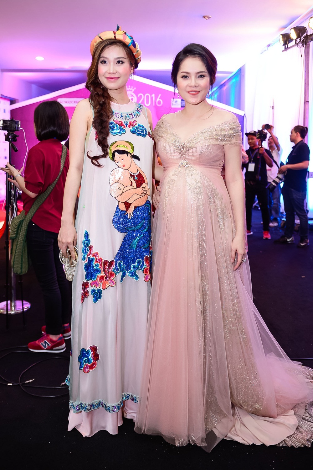 “Đặc biệt năm nay niềm hạnh phúc nhân đôi khi năm nay Diễm Trang có em bé. Và biết đâu đến một nơi có nhiều người đẹp như thế này, sau này con Diễm Trang cũng sẽ được xinh như vậy”, Á hậu 2 Hoa hậu Việt Nam 2014 mỉm cười hạnh phúc.