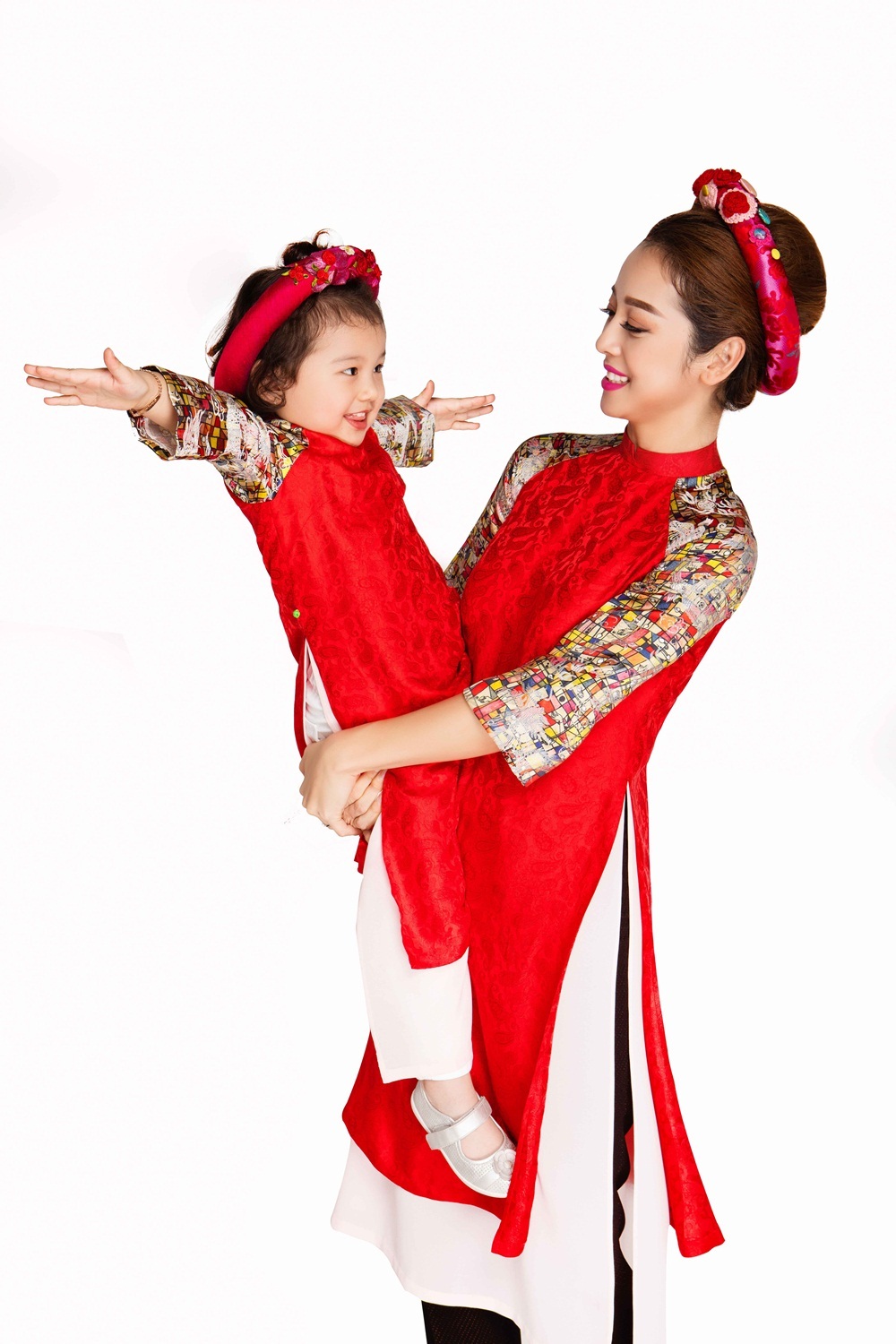 Jennifer Phạm chụp ảnh kỉ niệm cùng con gái trước khi dưỡng thai - 2 Jennifer Phạm chụp ảnh kỉ niệm cùng con gái trước khi dưỡng thai - 2