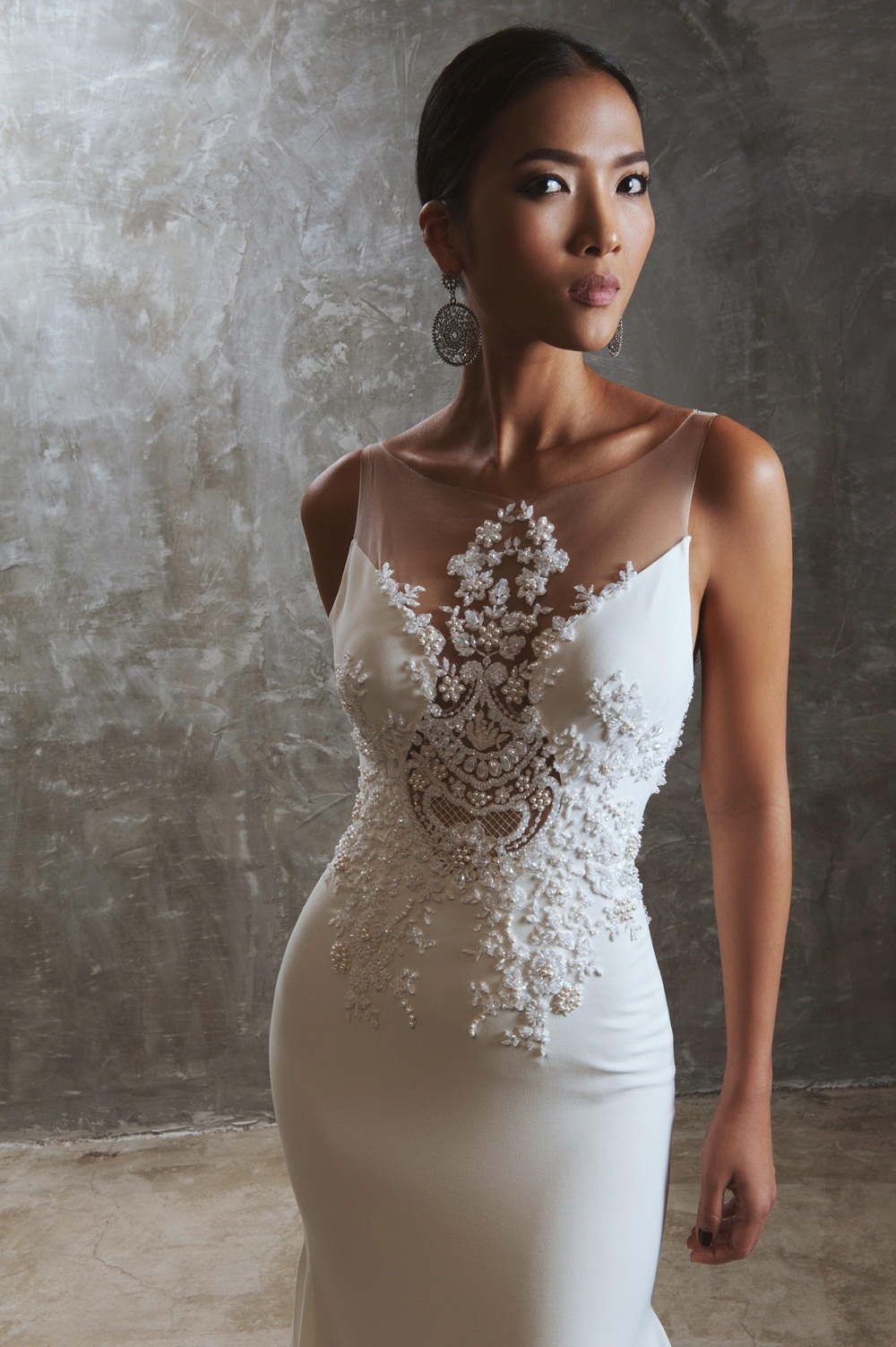 Có ai hỏi chồng làm nghề gì, cô chỉ trả lời: Chồng tôi nghèo lắm, anh ấy làm công ăn lương, không phải triệu phú.