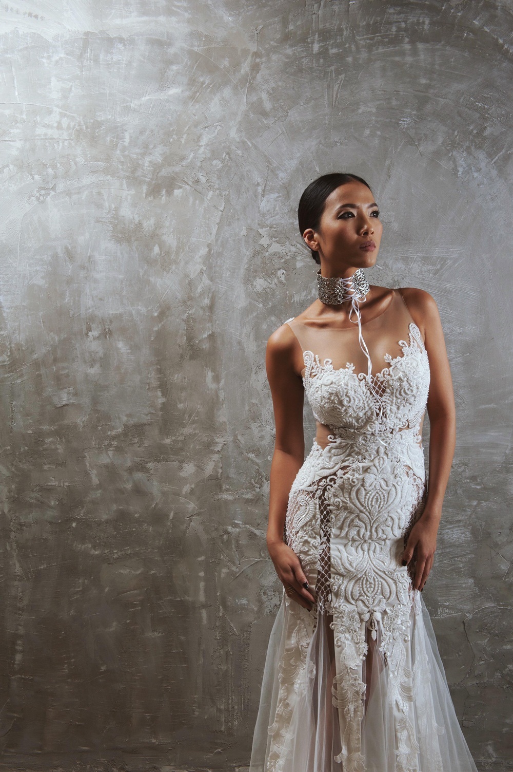 Khi đang ở đỉnh cao của sự nghiệp, cô lập gia đình và định cư tại nước ngoài.