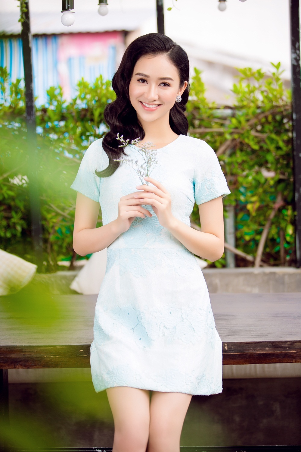 Á hậu Hà Thu gợi ý đầm dịu dàng, yêu kiều cho ngày lễ - 9