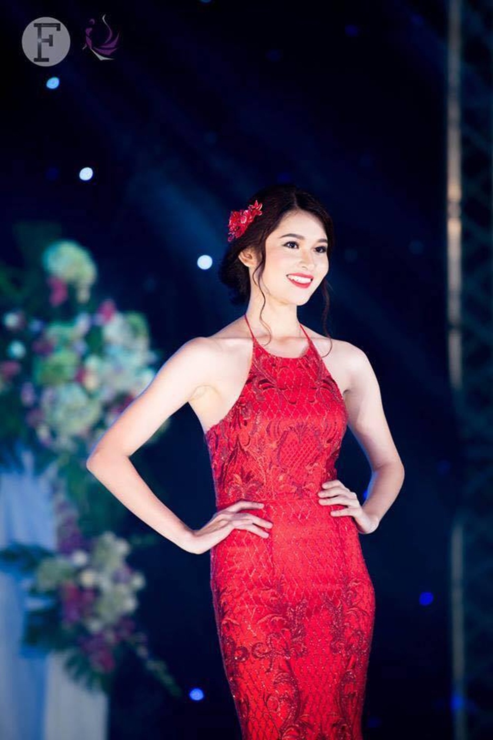 Á hậu Thùy Dung chân toét máu trên giày cao gót kiếm 500.000đ đầu đời - 7 Á hậu Thùy Dung chân toét máu trên giày cao gót kiếm 500.000đ đầu đời - 7