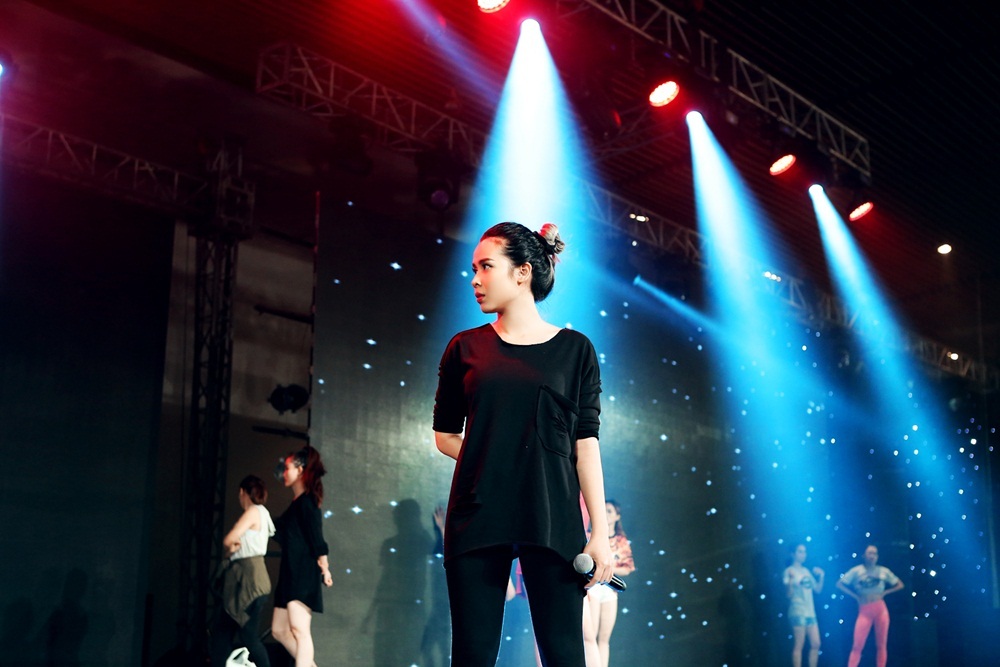 Xuất hiện với vóc dáng thon gọn, Lưu Hương Giang hứa hẹn bùng nổ trong đêm chung kết The Face Vietnam sau khoảng một năm vắng bóng trên sân khấu.