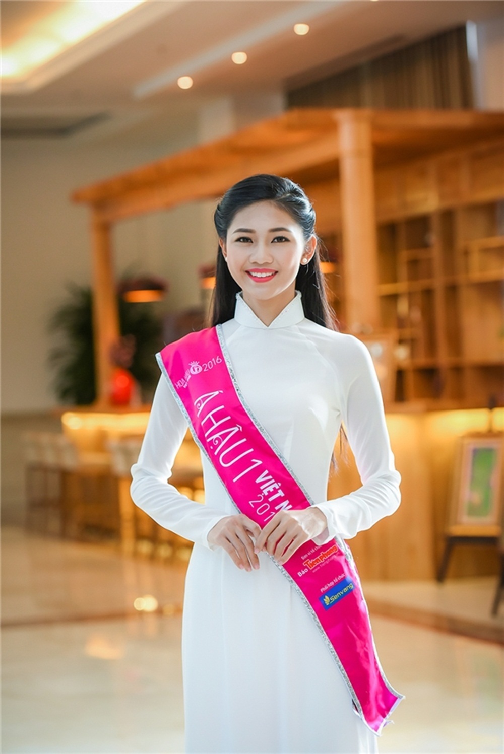 Chuyện chưa kể Mỹ Linh bị “trao nhầm vương miện” về tay Thùy Dung - 13 Thanh Tú thì có một “gia tài” số lượng công việc làm thêm. Với công việc bán hàng ngay sau khi thi xong Đại học, Thanh Tú kiếm được 700.000đ cho tháng lương đầu tiên. Sau này cô còn trải nghiệm rất nhiều công việc thú vị khác.
