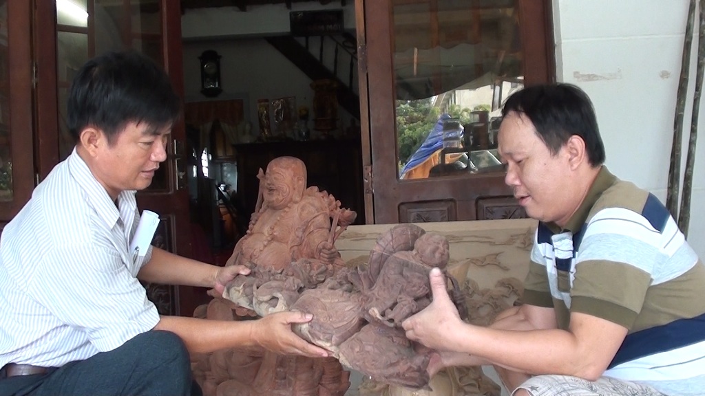 “Nghệ nhân” trẻ tuổi chuyên trạm khắc tượng Phật bằng gỗ - 2 “Nghệ nhân” trẻ tuổi chuyên trạm khắc tượng Phật bằng gỗ - 2