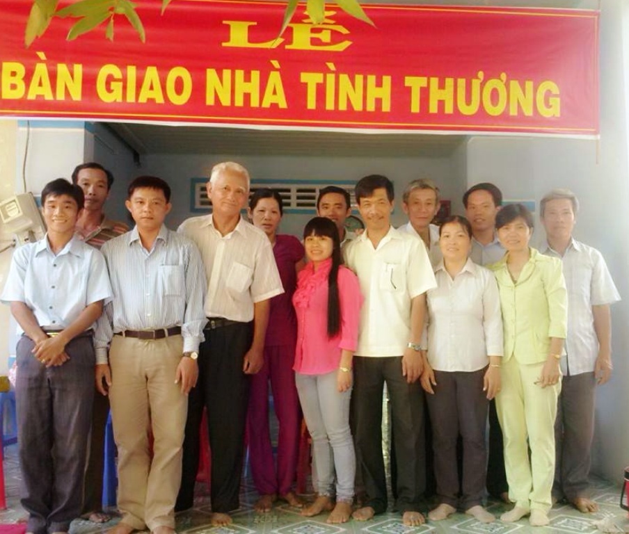Gia đình, dòng họ khuyến học nở rộ trên đất sen hồng - 2 Dòng họ hiếu học họ Lê là dòng họ 4 thế hệ, gồm 16 hộ với 63 thành viên, dòng họ có nhiều người đỗ đạt cao: 7 giáo sư, tiến sĩ, 10 thạc sĩ và 39 đại học, nhiều năm liền đạt danh hiệu dòng họ hiếu học.