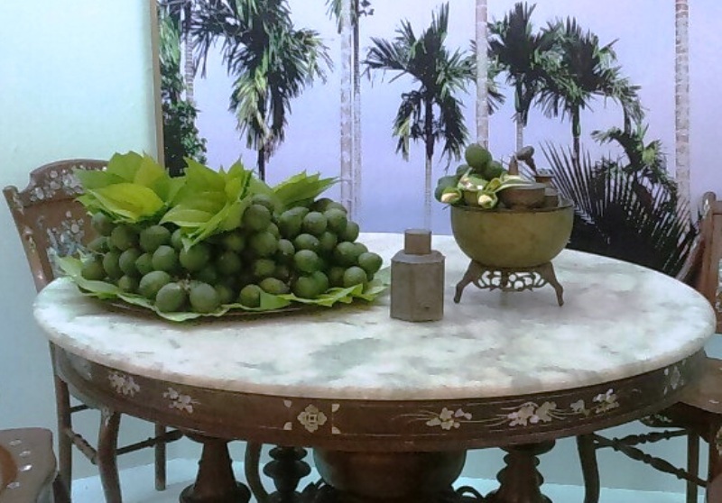 Ảnh hiếm về bộ dụng cụ ăn trầu của người Việt - 2 Tuy ngày nay tục ăn trầu không còn phổ biến nhưng trầu, cầu không thể thiếu trong các lễ hỏi, cưới
