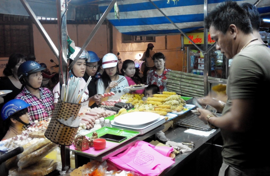 Đến Cần Thơ đừng quên ghé phố ăn vặt trứ danh Ninh Kiều - 9 Đến Cần Thơ đừng quên ghé phố ăn vặt trứ danh Ninh Kiều - 9