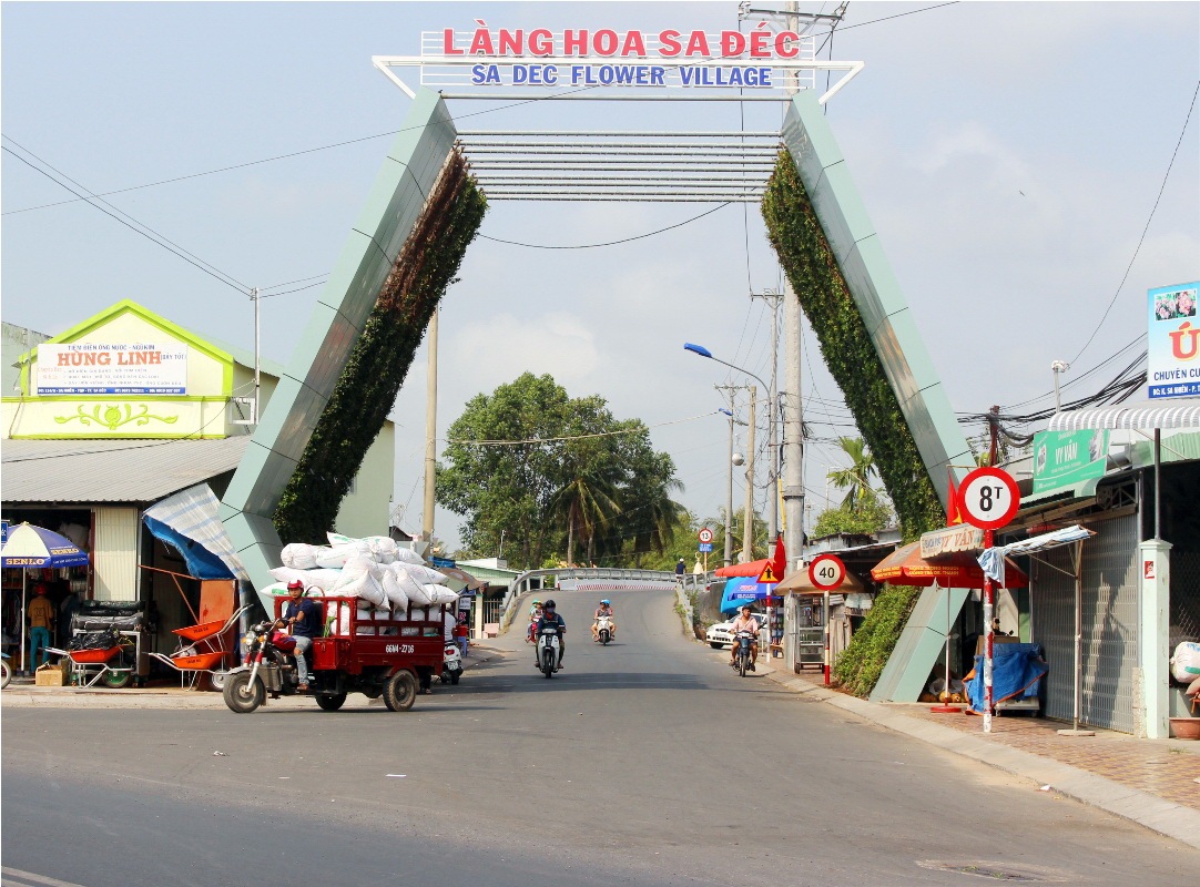 Cổng vào Làng hoa Sa Đéc