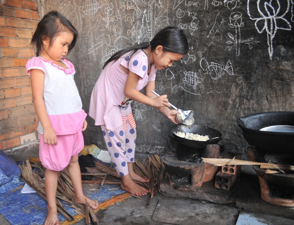 Gia đình toàn “Hột Xoàn, Vàng, Kim Cương” mà... nghèo rớt mồng tơi! - 4 Gia đình toàn “Hột Xoàn, Vàng, Kim Cương” mà... nghèo rớt mồng tơi! - 4