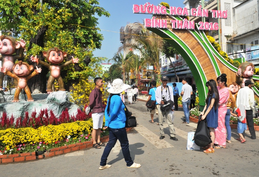 Đường hoa nghệ thuật Cần Thơ "rạng rỡ Xuân đồng bằng" - 1 Đường hoa nghệ thuật TP Cần Thơ khai mạc vào đêm 5/2 và mở cửa phục vụ khách tham quan đến ngày 13/02