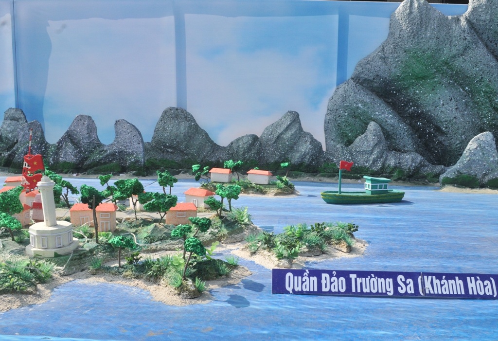 Đường hoa nghệ thuật Cần Thơ "rạng rỡ Xuân đồng bằng" - 14 Điểm nhấn đường hoa năm nay không chỉ có ngàn hoa mà còn có tiểu cảnh các hòn đảo của Việt Nam