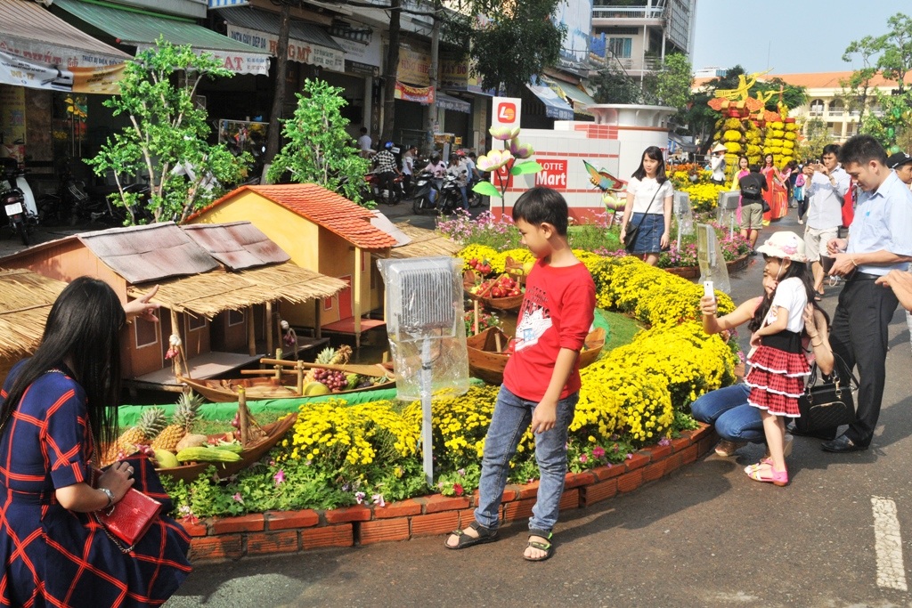 Đường hoa nghệ thuật Cần Thơ "rạng rỡ Xuân đồng bằng" - 3 Đường hoa năm nay được thiết kế theo chủ đề Rạng rỡ xuân Đồng bằng