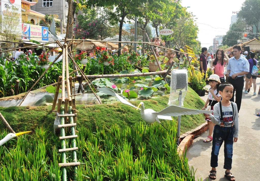 Đường hoa nghệ thuật Cần Thơ "rạng rỡ Xuân đồng bằng" - 4 Có rất nhiều tiểu cảnh đậm chất miền Tây