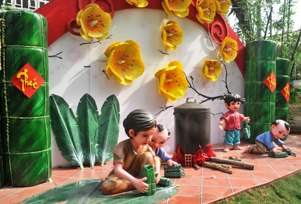 Đường hoa nghệ thuật Cần Thơ "rạng rỡ Xuân đồng bằng" - 6 Tiểu cảnh gói bánh tét ngày Tết của người dân Nam bộ