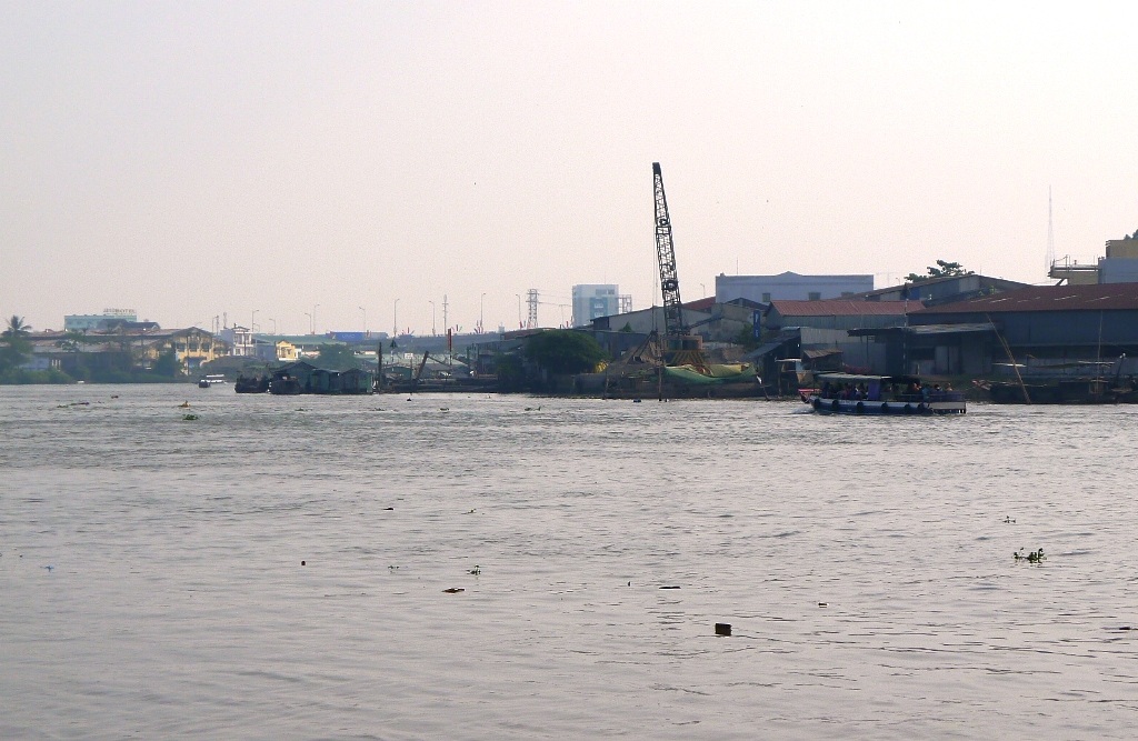 Những điểm “nóng” ở Cần Thơ trở nên “nguội ngắt” trong ngày mùng 1 Tết - 7
Chợ nổi Cái Răng sáng mồng 1 Tết - không còn thấy cảnh mua bán tấp nập như mọi khi
