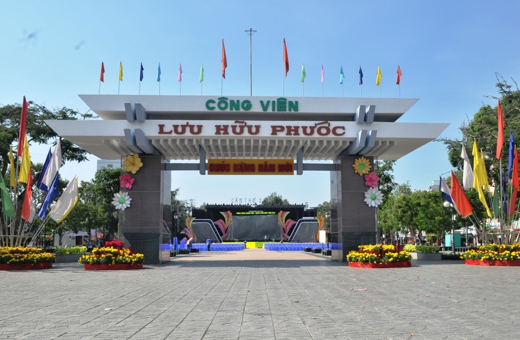 Những điểm “nóng” ở Cần Thơ trở nên “nguội ngắt” trong ngày mùng 1 Tết - 4
Công viên Lưu Hữu Phước cũng rơi vào cảnh vườn không, vắng bóng người