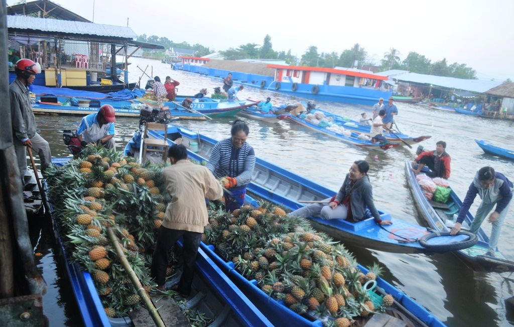 Chá»£ ná»i VÄ©nh Thuáº­n ÄÆ°á»£c hÃ¬nh thÃ nh cÃ¡ch nay hÆ¡n 15 nÄm. Chá»£ hoáº¡t Äá»ng gáº§n nhÆ° suá»t ngÃ y, nhÆ°ng ÄÃ´ng nháº¥t lÃ  tá»« 15 - 17 giá» chiá»u vÃ  4 -6 giá» sÃ¡ng.