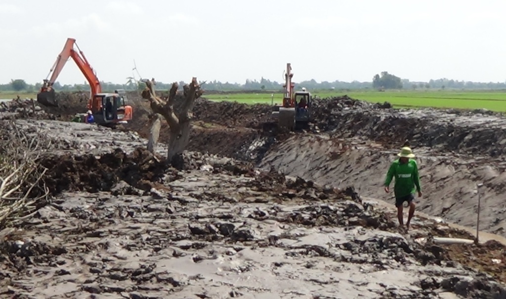 Nghe chủ trương nạo vét, nâng cấp kênh Xẻo Gòn, 42 hộ dân đồng lòng chấp nhận hiến đất làm kênh cứu lúa