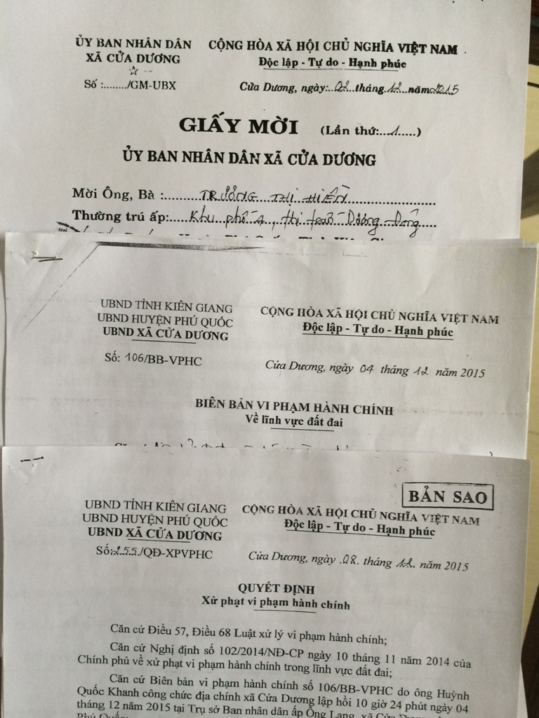 Kiên Giang: Chủ tịch xã ra quyết định xử phạt có nhiều khuất tất, dân kiện ra tòa - 3 Căn cứ vào biên bàn vi phạm hành chính số 106, Chủ tịch xã Cửa Dương tiếp tục ban hành Quyết định số 255 xử phạt hành vi vi phạm đất đai đối với bà Hiền. Đáng nói hành vi chiếm đất của bà Hiền mà ủy ban xã lấy làm căn cứ ra quyết định xử phạt cách đó gần 2 năm.