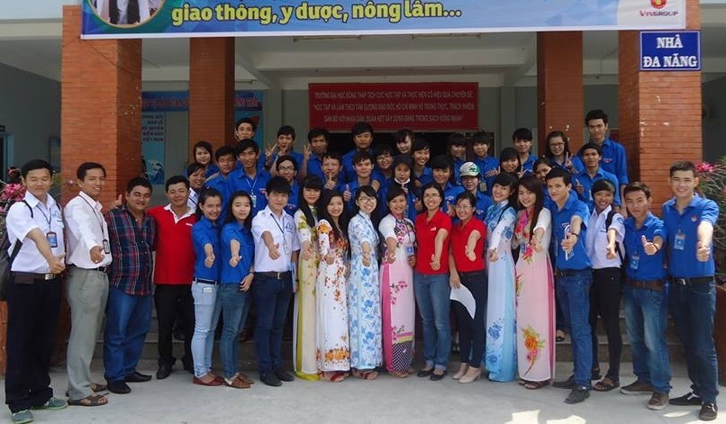 Đồng Tháp: Có 11.491 thí sinh dự thi THPT Quốc gia 2016 - 1 Thí sinh dự thi tại cụm thi do trường ĐH Đồng Tháp tổ chức sẽ được các chiến sĩ thanh niên tình nguyện hỗ trợ hết mình, từ việc đi lại đến những phần ăn, nước uống...
