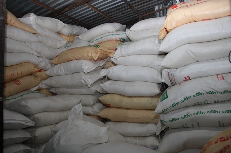 Kho đường khủng của bà Tiếng đến kiểm tra và phát hiện 42 tấn đường cát không có chứng từ, hóa đơn