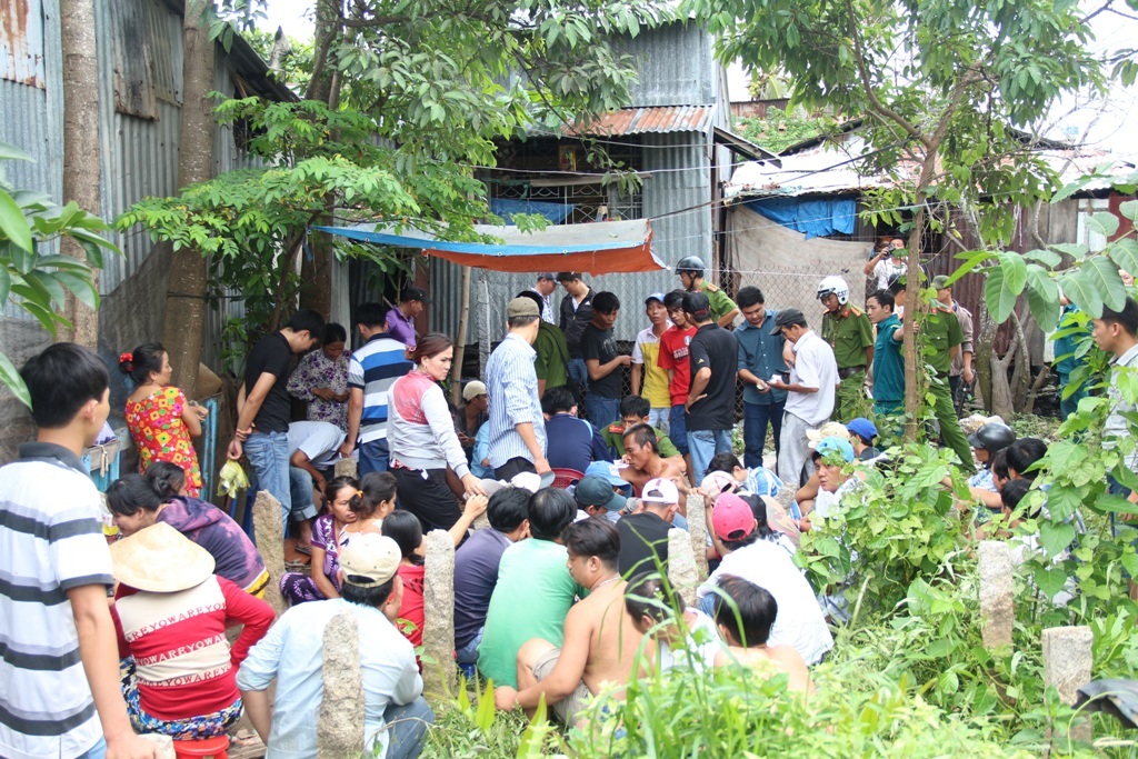 43 con bạc bị công an Tp Long Xuyên ập vào bắt quả tang