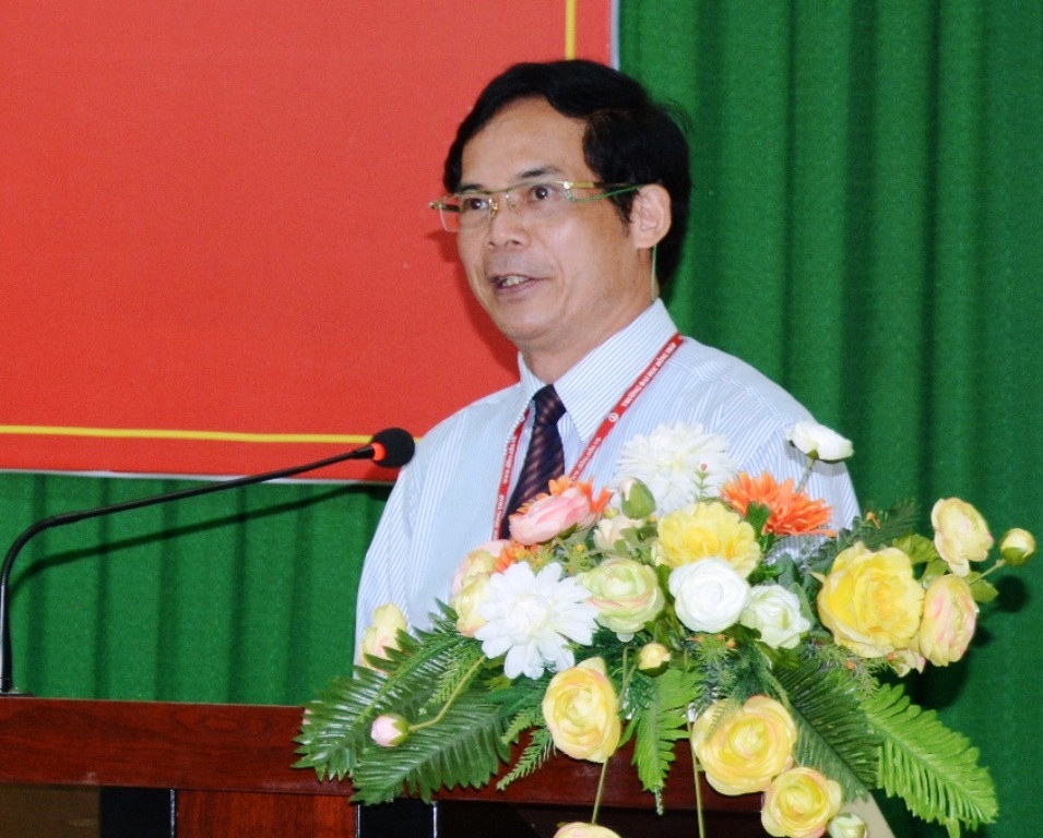 Cụm thi Đồng Tháp lập “đội hình cùng bạn đi thi”… - 2 NGƯT.PGS.TS Nguyễn Văn Đệ - Hiệu trưởng, kiêm Chủ tịch Hội đồng thi Trường ĐH Đồng Tháp, cho biết công tác chuẩn bị cho kỳ thi THPT Quốc gia do trường chủ trì cơ bản đã hoàn tất.