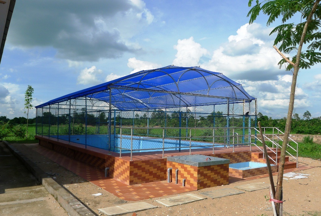 Tình trạng trẻ em đuối nước - "bài toán" khó giải! - 2
Qua 5 năm thực hiện kế hoạch phổ cập, phòng chống đuối nước, tỉnh đã trích ngân sách xây dựng được 6 hồ bơi bằng bê tông, cốt thép như thế này.