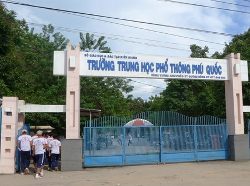 Thuê máy bay… chở đề thi và cán bộ ra điểm thi Phú Quốc - 1 Điểm thi 2 trong 1 tại Phú Quốc được đặt tại trường THPT Phú Quốc.