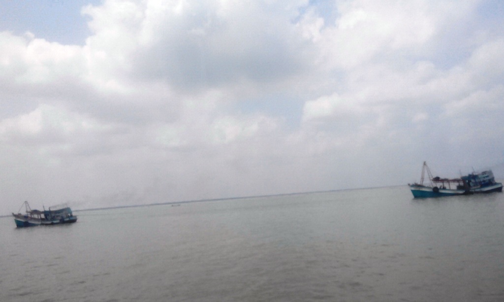 Vụ đội ghe cào bắt công an và bộ đội biên phòng, đã bắt tạm giam 7 đối tượng - 1 Liên quan vụ việc đội ghe cào bắt giữ nhiều cán bộ công an, bộ đội biên phòng... Cơ quan Cảnh sát điều tra Công an huyện An Minh đã ký quyết định khởi tố bị can và bắt tạm giam 07 đối tượng để điều tra hành vi “Chống người thi hành công vụ” và “Bắt giữ người trái pháp luật”. (ảnh minh họa)