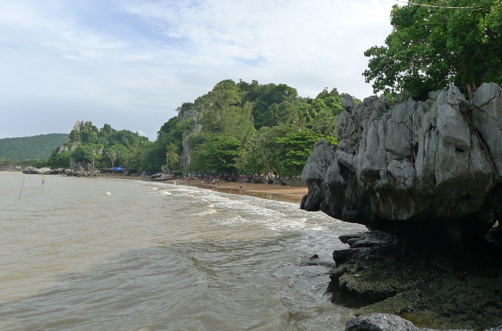 
Cảnh quan nơi đây thật đẹp, ngoài Hòn Phụ Tử níu chân du khách bao năm qua
