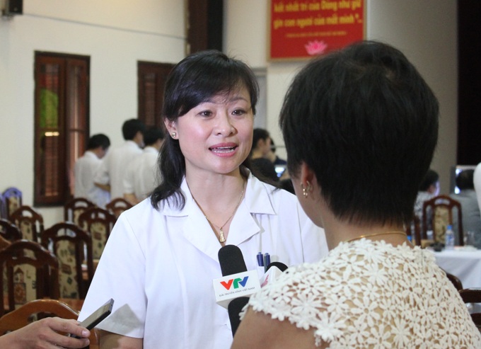 “Truy” bằng chứng về việc sử dụng tấm lợp fibro xi măng gây ung thư - 2 TS.Lê Thị Hằng - GĐ Bệnh viện Xây dựng khẳng định, việc quy hết các trường hợp ung thư trung biểu mô ở Việt Nam là do phơi nhiễm với amiang trắng là không khách quan.