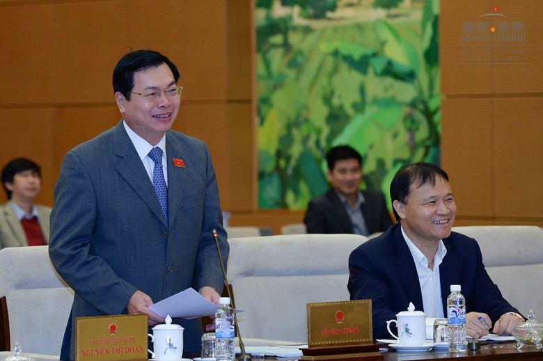 Cán bộ quản lý thị trường thiệt mạng vì công việc được công nhận liệt sỹ - 1 Bộ trưởng Công thương Vũ Huy Hoàng trình dự thảo Pháp lệnh xin ý kiến Thường vụ Quốc hội (ảnh: Quochoi.vn).