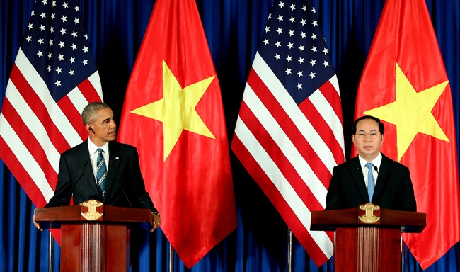 Toàn cảnh chuyến thăm Việt Nam của Tổng thống Obama - 4
Cuộc họp báo quốc tế của Tổng thống Obama và Chủ tịch nước Trần Đại Quang tại Hà Nội trưa ngày 23/5 (Ảnh: Nam Hằng).