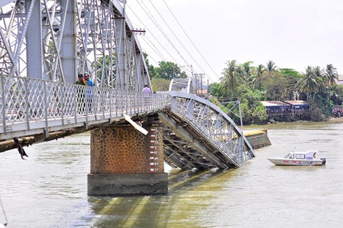 “Phát sốt” vì liên tiếp các vụ tàu đâm va cầu vượt sông - 1 Cầu Ghềnh bị tông sập mà một trong những vụ tai nạn đường thuỷ nghiêm trọng liên tiếp xảy ra thời gian qua.