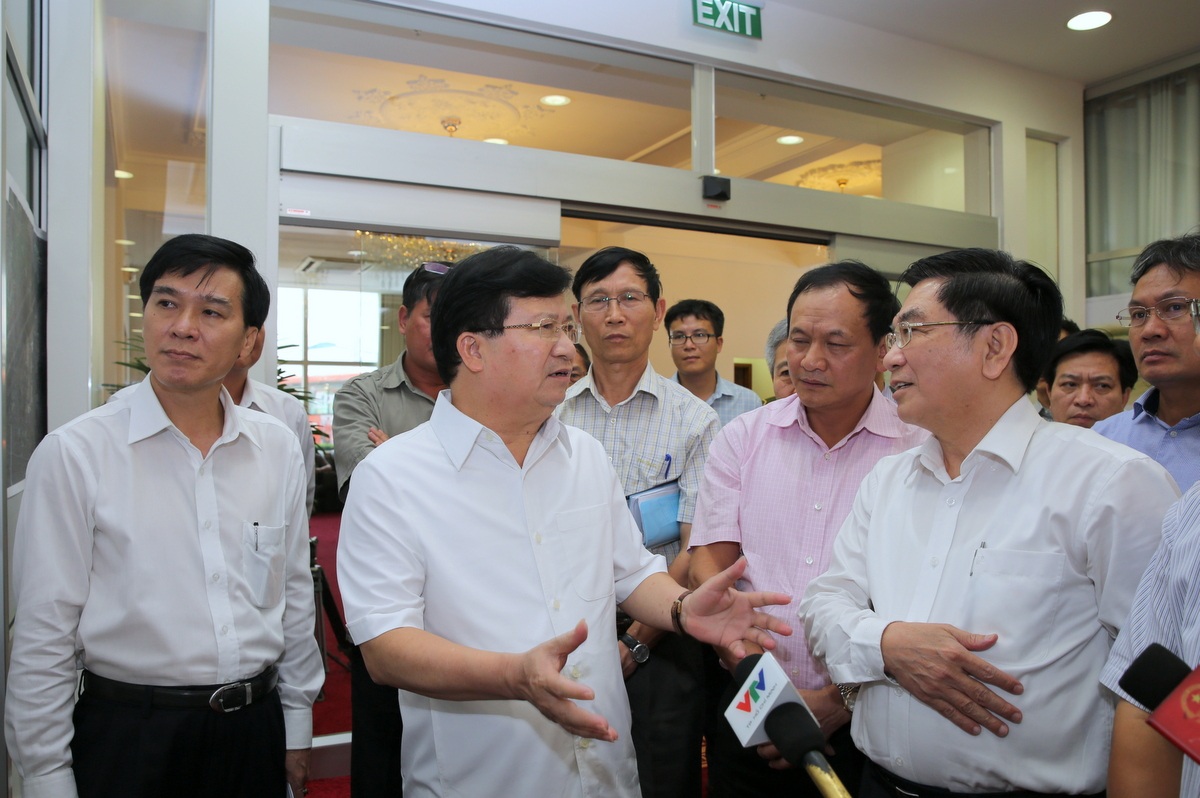 Tháo gỡ vướng mắc để kịp khởi công sân bay Long Thành vào năm 2019 - 2 Trong thời gian chờ được ứng cứu, sân bay Tân Sơn Nhất cần triển khai đồng bộ các biện pháp chống quá tải.